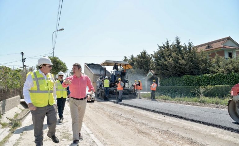 Fillon asfaltimi i rrugës që lidh Fierin me plazhin e Semanit, Gjiknuri: Gati për sezonin turistik