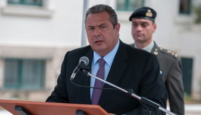 Rriten tensionet, ministri grek “shpërthen” kundër presidentit turk: Erdogan është krejtësisht i çmendur