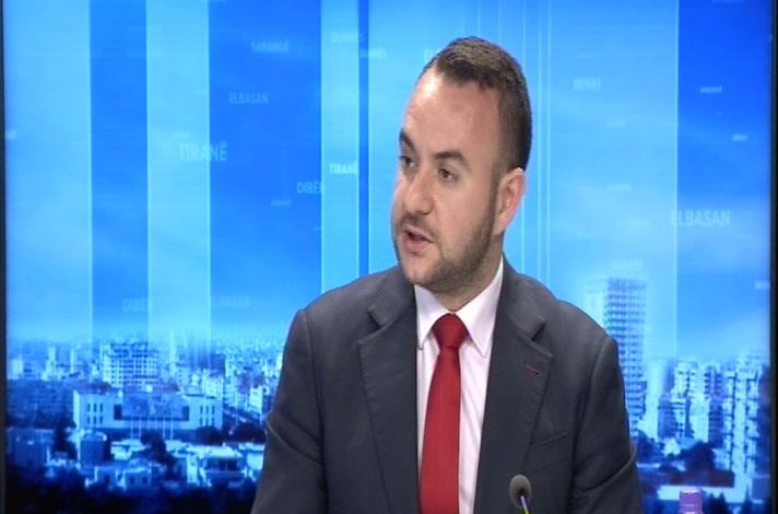 “Godita 4 herë me vezë drejt Ramës”, deputeti i PD flet pas përjashtimit nga seanca