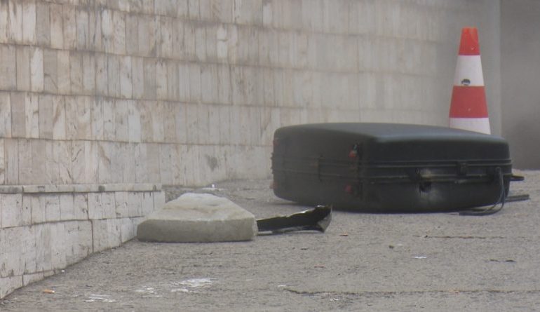 LAJM I FUNDIT/ Gjendet një valixhe e dyshimtë pas Pallatit të Kongreseve, policia rrethon zonën
