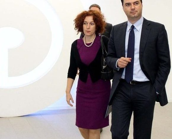 Vlahutin takon Bashën në Kryesinë e Kuvendit, i dorëzon rekomandimin e Komisionit Europian