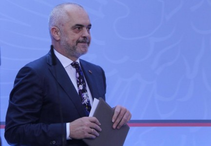 Urimi i veçantë i Ramës, nxjerr foton me miken e madhe të shqiptarëve