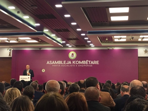 NIS asambleja e Partisë Socialiste/ Spiropali e nis me akuza: Përballë mësymjes kemi vetëm një aleat…