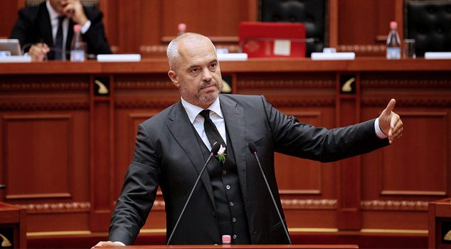 “Ata që kanë vjedhur po i nxjerr në pension me pasuri marramendëse”/ Rama REPLIKON: Akoma se ke kuptuar…