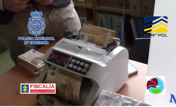 “DEA” GODET MAFIAN SHQIPTARE NE SPANJE/ Policia sekuestron 1 TON KOKAINE dhe 1.5 MILIONE EURO cash (VIDEO)