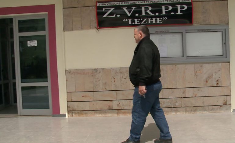 SKANDALI I PRONAVE NË SHËNGJIN/ Qytetari flet me EMRA: Ma vodhën deputetë, prokurorë e biznesmenë