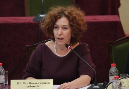 VIDEO/ Gjeste dhe vese, politikanët kapen mat. Vlahutin “luftë” me kaçurrelat e pabindura