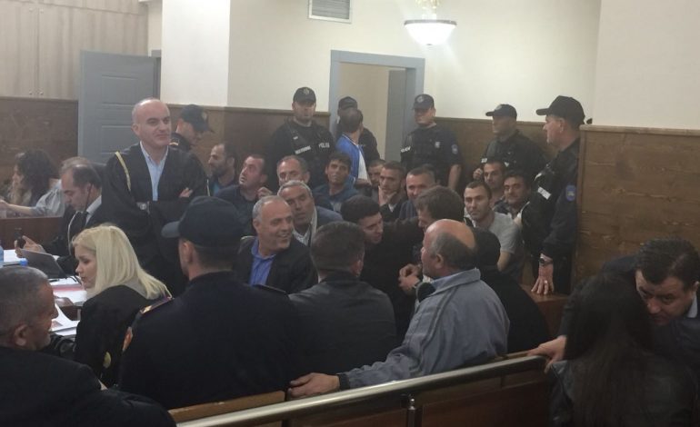 Mbeten në burg 4 kuksianë, deputetët e PD paralajmërojnë: Revoltë mbarëpopullore