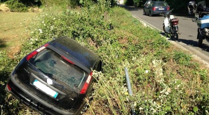 AKSIDENT I RENDE/ Mjeti del nga rruga në hyrje të tunelit Elbasan-Tiranë, dy të plagosur