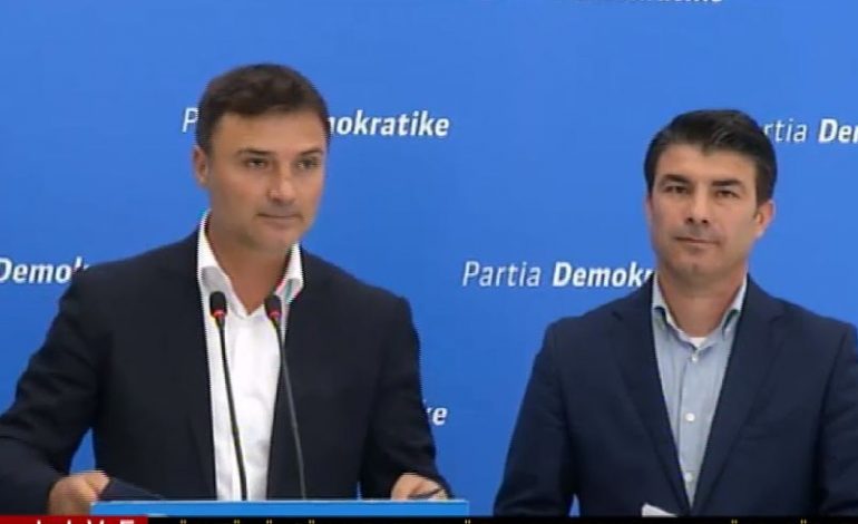 Kërcënohet me pistoletë në kokë zyrtari i PD, 2 persona e ndaluan dhe…
