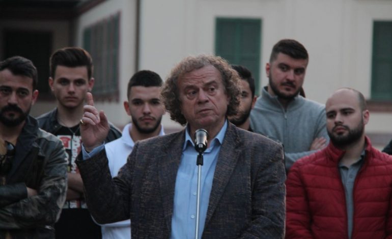 TEATRI/ Mesazhi i fortë i artistit shqiptar për qeverinë: Lani mëkatet, tregoni se jeni burra