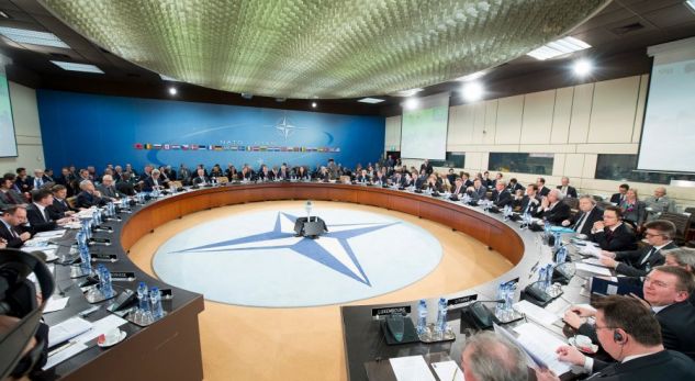 SHBA, Franca dhe Britania njoftojnë aleatët e NATO-s për operacionin në Siri