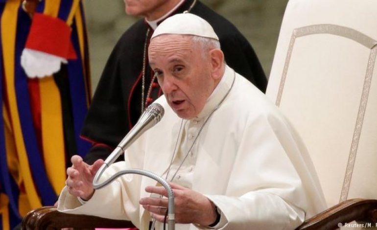 Papa Françesku dënon “indiferencën vrastare” të konfliktit në Lindjen e Mesme