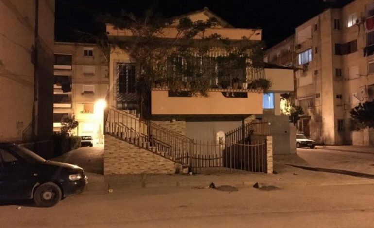 EMRI/ I hodhi bidon me benzinë shtëpisë së gjinekologut në Vlorë, arrestohet 27-vjeçari