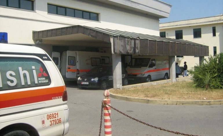 Bie aksidentalisht nga shkëmbi, vdes në vend burri nga Gramshi