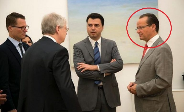 Standarti i dyfishtë i Krichbaum: Serbia në BE edhe pa reformën në drejtësi/ Shqipëri në asnjë mënyrë!
