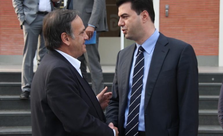 TAKIMI ME FLECKENSTEIN/ Basha: Shqiptarët po vuajnë një grabitje të dyfishtë. Në krah të… (DETAJET)