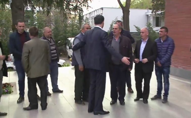 Basha në krah të kuksianëve: Shikoni fytyrat e tyre, Rama i donte në burg, por ne do vazhdojmë…