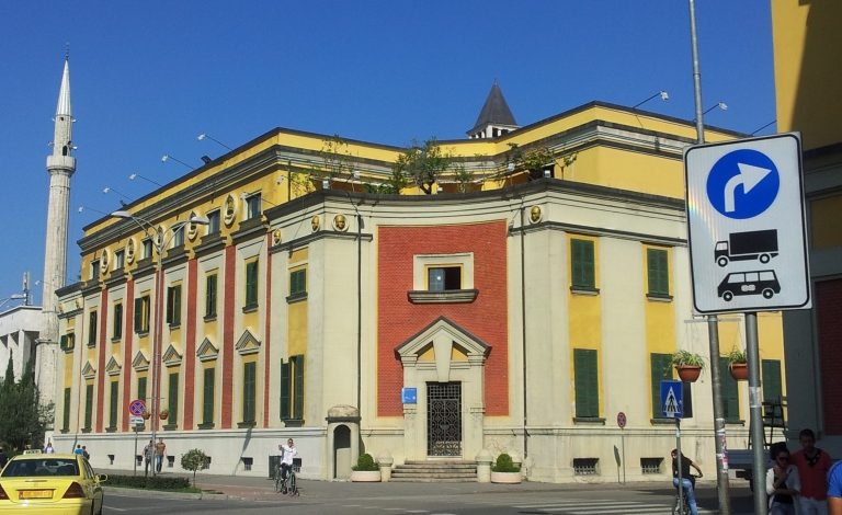 “Shkollat si Qendër Komunitare”, revista e njohur i bën jehonë nismës së Bashkisë së Tiranës