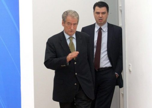 MBLEDHJA PD-LSI/ Berisha “thumboi” demokratët: Këtu ka njerëz që janë komod dhe…