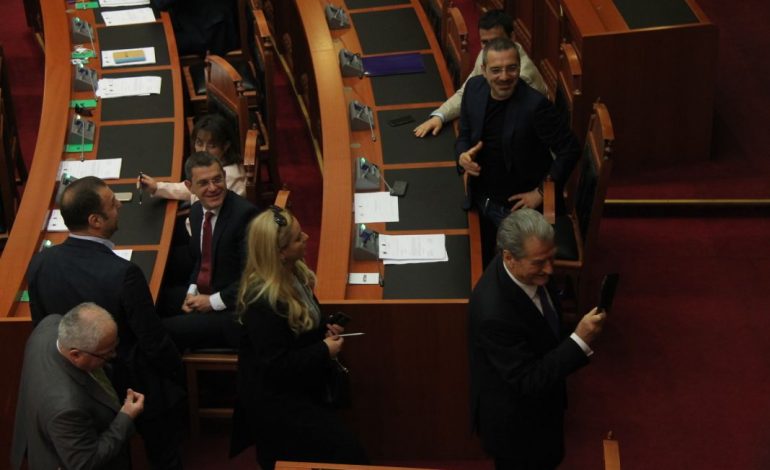 LIRIMI TAHIRIT/ Reagon Berisha: O festë të madhe ka sonte Mafia…