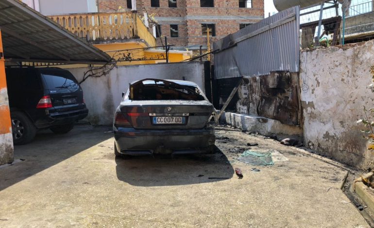 VLORË/ Flakë e tym, shihni momentet kur 27 vjeçari gjen “BMW serie 7” duke u djegur… (VIDEO E RE)