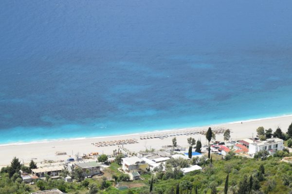“Rrezik dhe shoferë të armatosur”, Ministria e Jashtme britanike apel shtetasve të saj: Kujdes në Shqipëri…