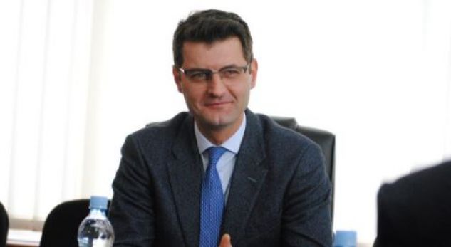 Jep dorëheqjen shefi i Agjencisë së Kosovës për Inteligjencë/ Presidenti Thaçi hesht