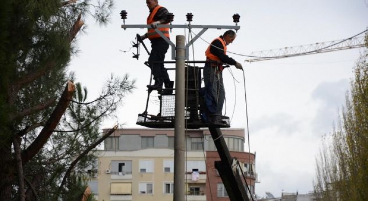 Shqetësimi i OSHEE: Transformatorët në Pukë i vendosim ditën, i vjedhin natën