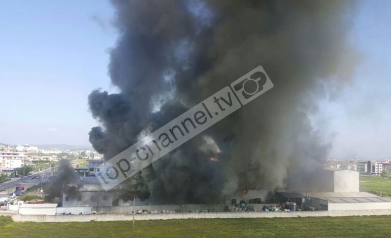 Zjarr i madh në një fabrikë riciklimi mbetjesh në KAshar/ Policia jep DETAJET E PARA