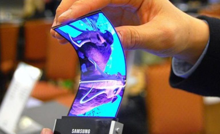 LG imiton iPhone dhe Samsung nis prodhimin e telefonëve që palosen