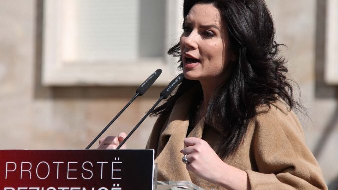 PROTESTA/ Grida Duma i drejtohet Ramës: Kur populli ngrihet, ulesh ti… (VIDEO)