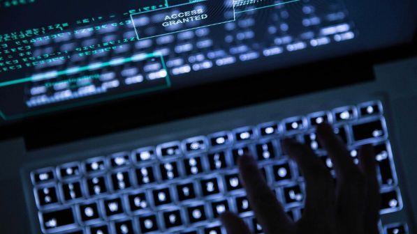 Londër, mbyllet faqja e internetit përgjegjëse për 4 milionë sulme informatike