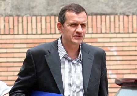 VIDEO/ “Taksa e RTSH të paguhet për çdo TV në shtëpi”, deputeti i PS i kthehet Beqajt: Po pata 7 unë…?