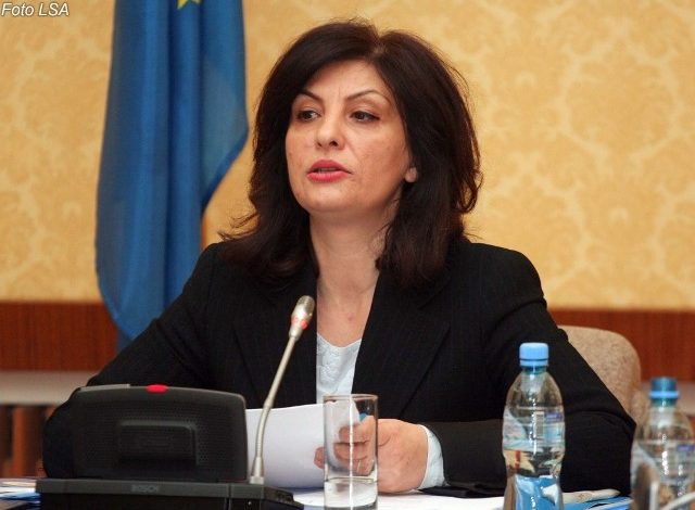 Topalli pas miratimit të statutit: Si i mban një sallë me 2500 karrike, 7000 delegatë? Lulzim, hipi avionit e ik në Holandë