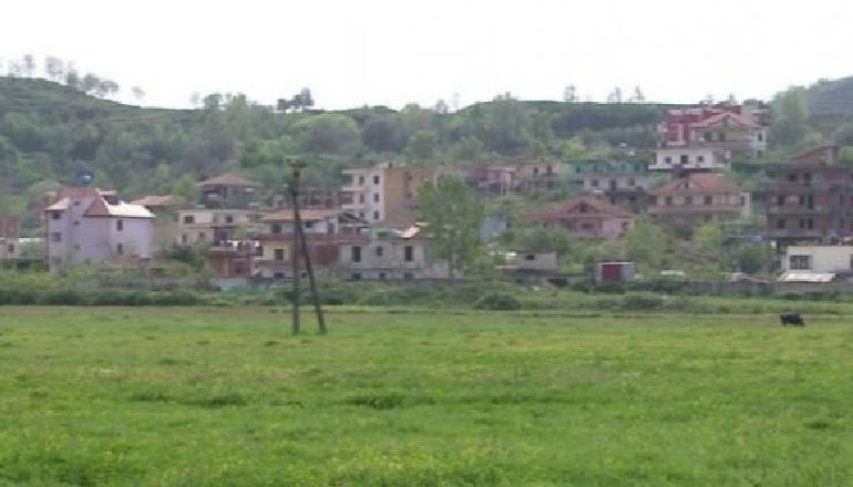 Tjetërsoi pronat në Kashar, në gjyq ish-zyrtarja e kadastrës (EMRI)