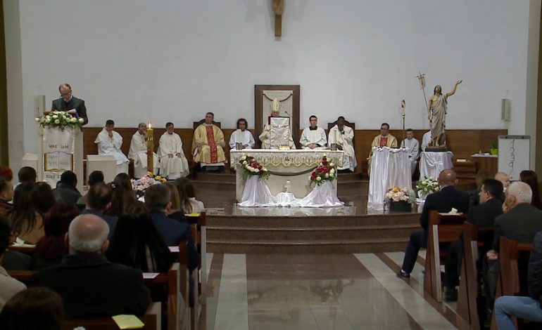 Besimtarët katolikë kremtojnë Pashkët, mbahet mesha në Katedralen e “Shën Palit”