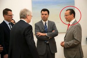 NEGOCIATAT/ Balla: Merkel simbol besimi, Basha i futi shejtanin në bark deputetit Krichbaum