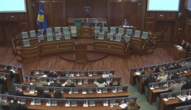 Deportimi i “gylenisteve” nga Kosova/Parlamenti miraton ngritjen e Komisionit Hetimor