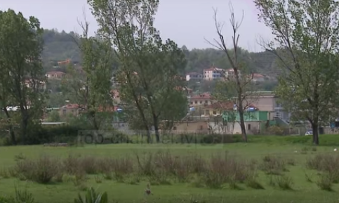 FALSIFIKIM DOKUMENTESH/ Si i GRABISTE përgjegjësja e Kadastrës tokat në Tiranë… (VIDEO)