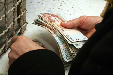 Leku rrëzon të gjitha monedhat kryesore të shportës/ Dollari tjetër rekord rënie