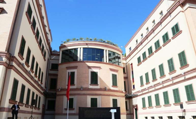 Ministria e Brendshme jep lajmin e mirë për të gjithë POLICËT: Hiqen tarifat e VETTINGUT, nuk do paguajnë për…