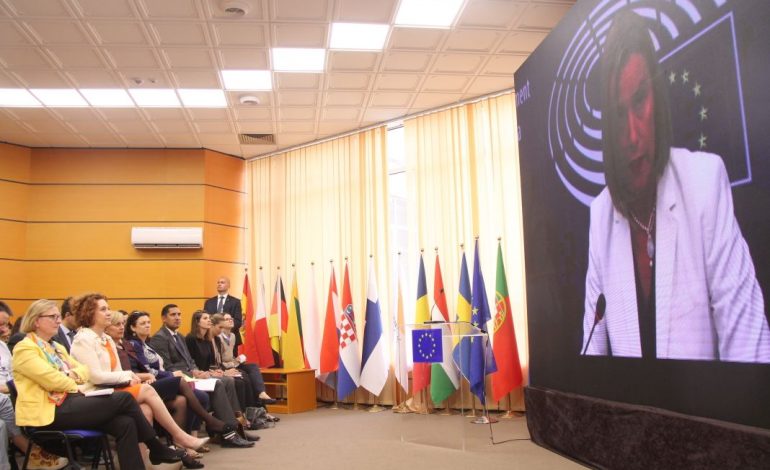 ZYRTARE/ KE rekomandon hapjen e negociatave të Shqipërisë me Bashkimin Europian
