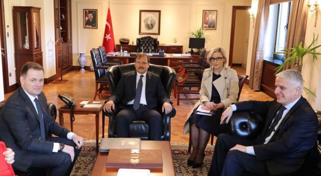 Në Izmir, Turqi nis mësimi i gjuhës shqipe në shkolla
