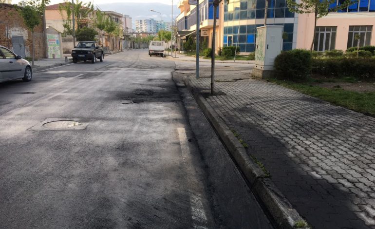 FOTO/ Shkrumbohen tre makina në Vlorë, ”Benz”-it dhe BMW-së iu vu flaka. Policia jep detajet e para