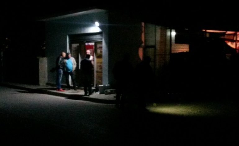 GRABITJA ME VRASJE NË KAMËZ/ E trishtë: Prindërit ‘luftë’ me portokalle për të shpëtuar djalin… (FOTO)