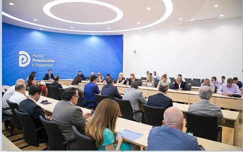 E FUNDIT/ 4 orë debate, miratohet statuti i ri i PD. Basha nuk largohet edhe nëse HUMBET zgjedhjet
