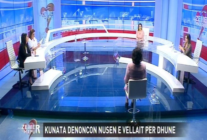 “Më rreh vëllain, fëmijët si ke me të”, dy kunatat përballen live (Akuzat e rënda)