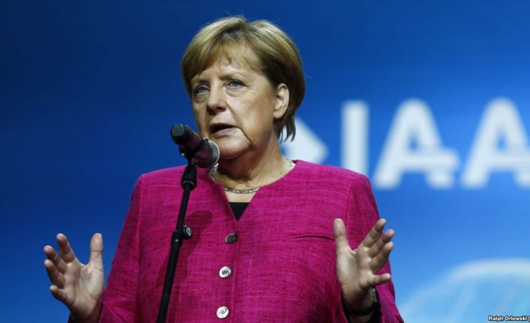 MARRËVESHJA E "REFUGJATËVE"/ Parlamenti gjerman JO njëzëri. Koalicioni i Merkelit kundër...