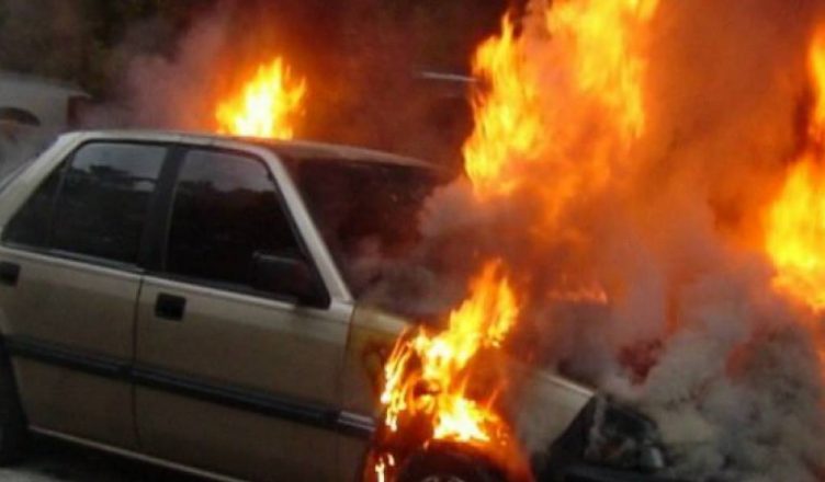 E FUNDIT/ Digjet makina e një gruaje në Fier, policia: Iu vu eksploziv në pjesën e…